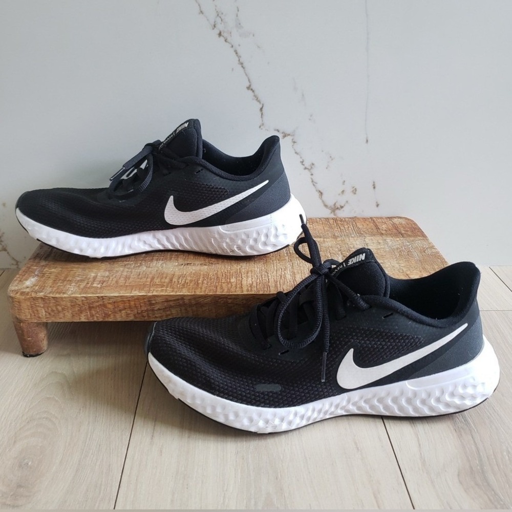Nike Sneakers Mens 8.5 Black Revolution 5 Running Shoes BQ3204-002
